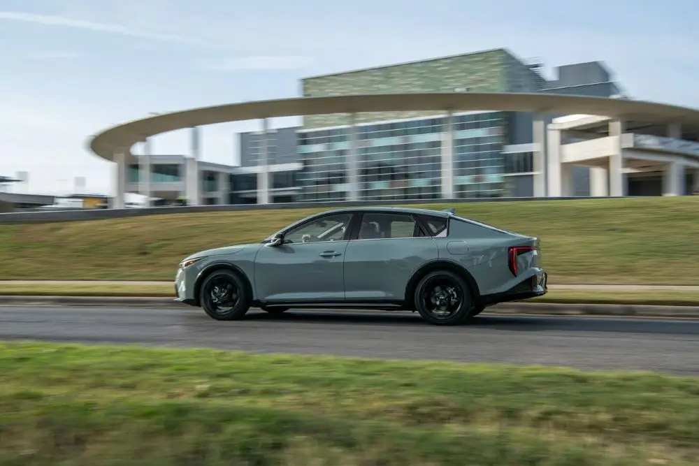 ¿Por qué es mejor llevar tu Kia a agencia y no a un taller externo?