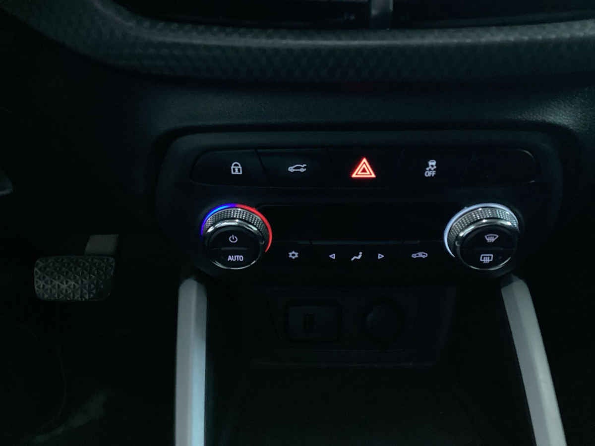 2021 Chevrolet Onix 4p LT L3/1.0/T Aut (D)