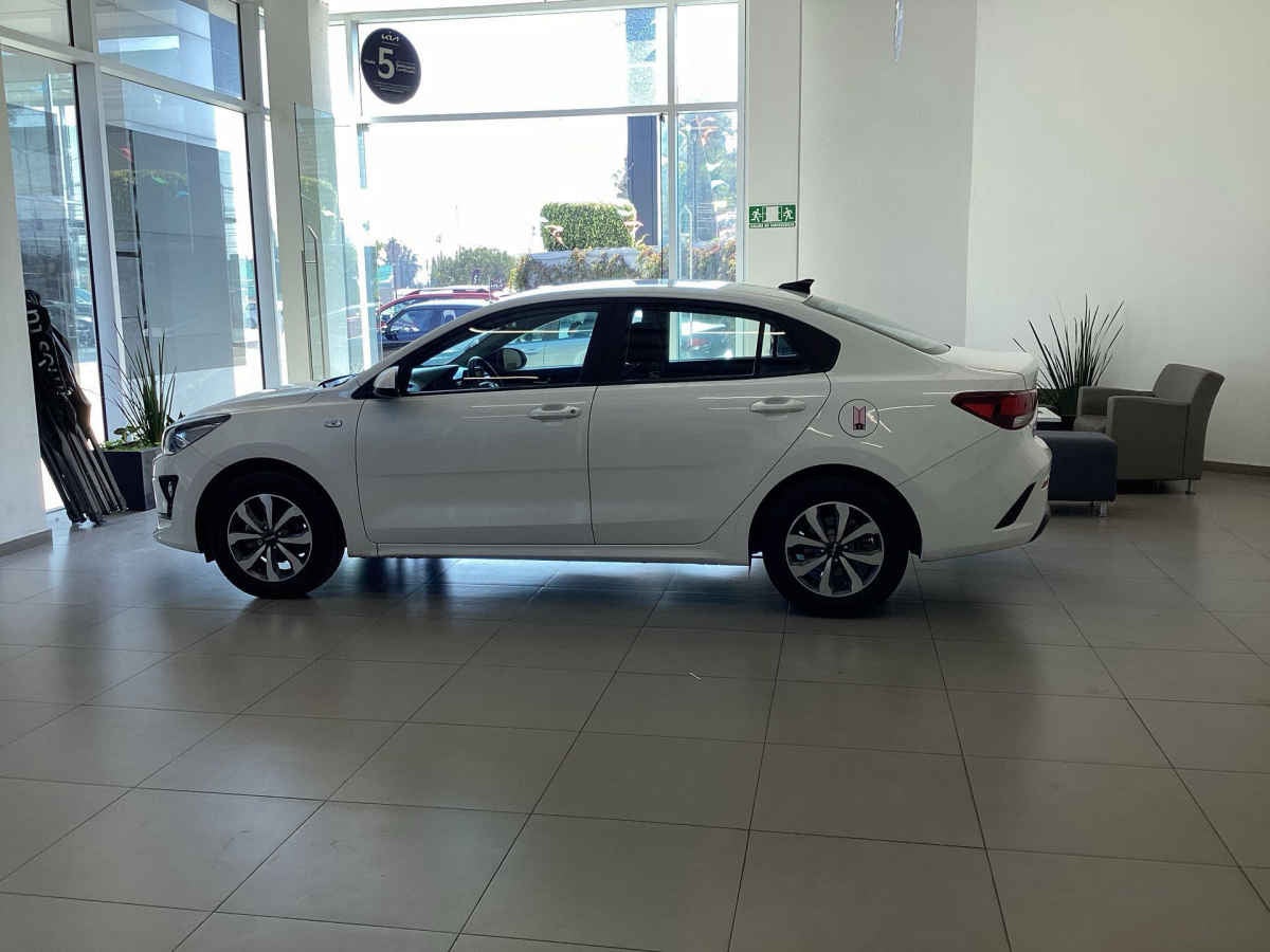 2023 Kia KIA RIO SEDAN 4p LX L4/1.6 Man