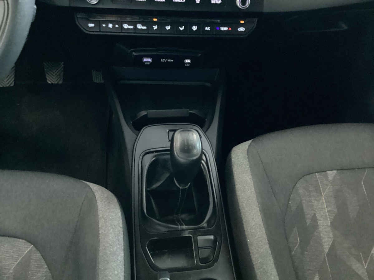 2025 Kia K3 5p LX L4/1.6 Man