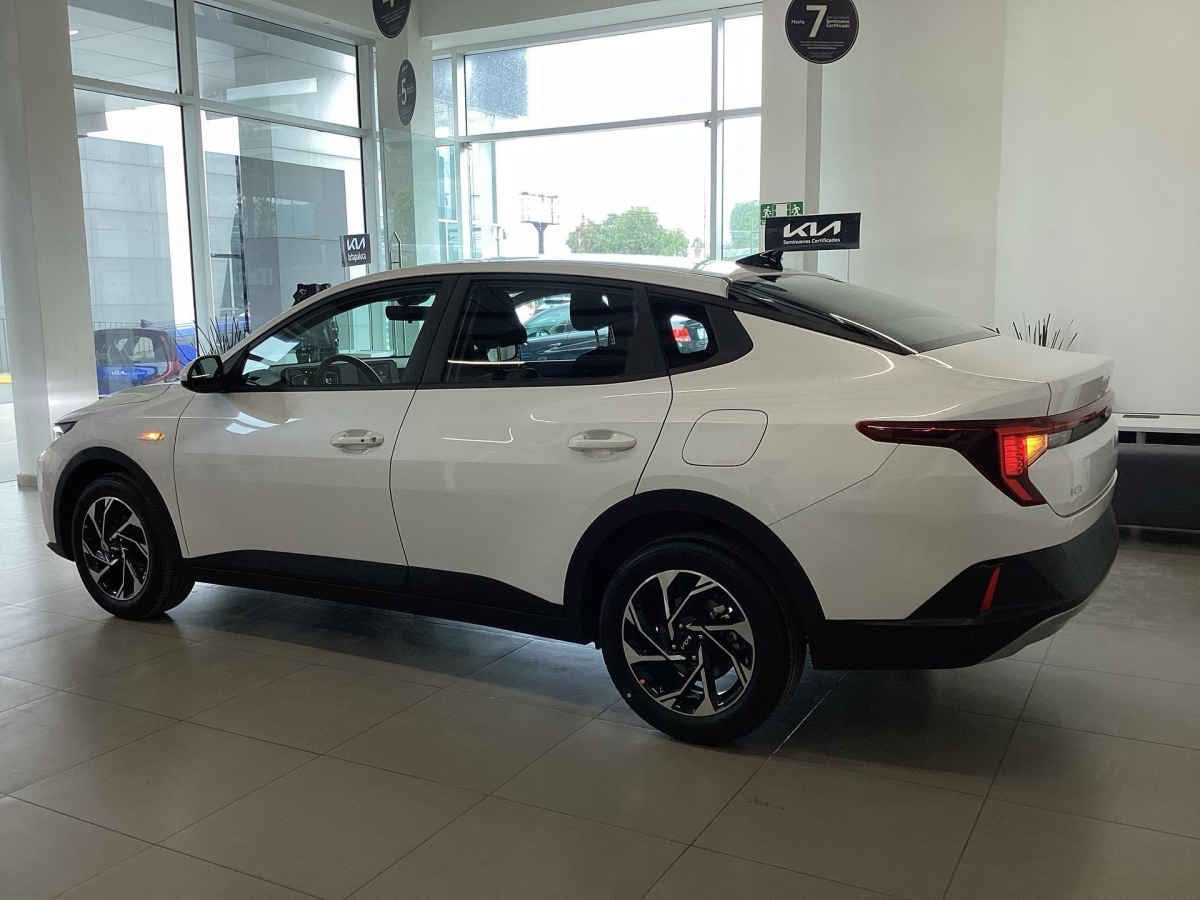 2027 Kia K3 5p EX L4/1.6 Aut