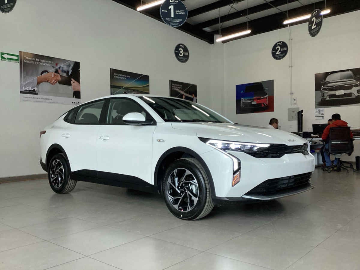 2027 Kia K3 5p EX L4/1.6 Aut