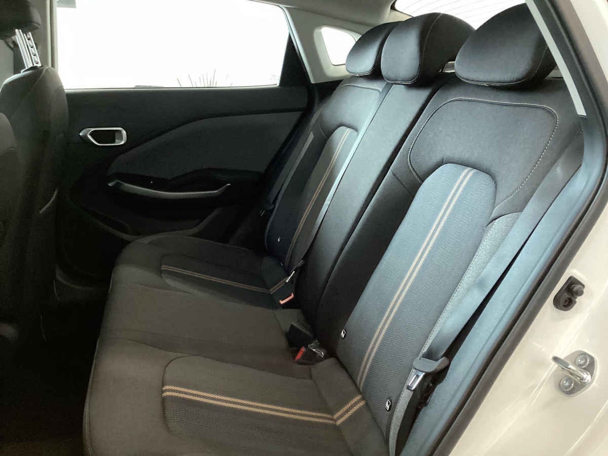 2027 Kia K3 5p EX L4/1.6 Aut