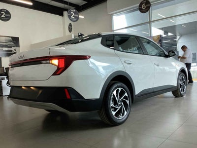 2027 Kia K3 5p EX L4/1.6 Aut