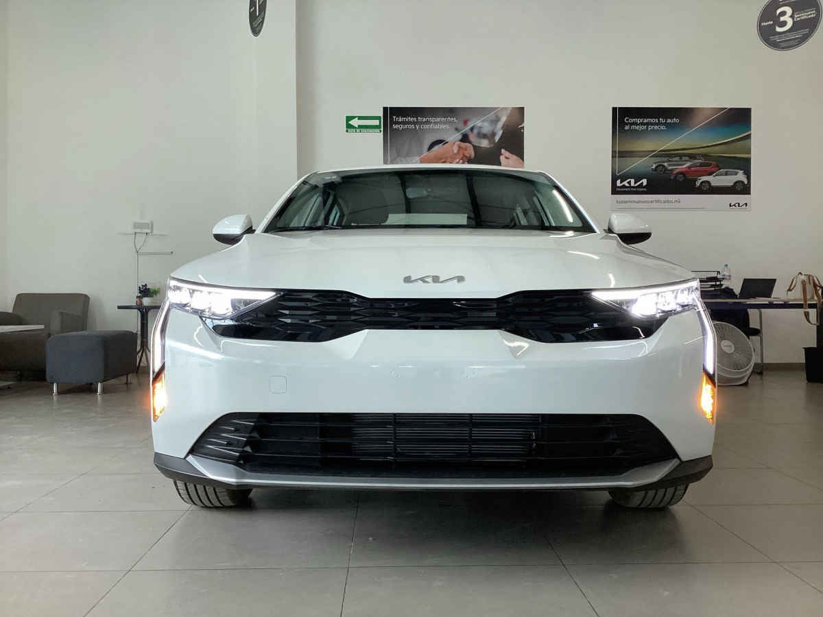 2027 Kia K3 5p EX L4/1.6 Aut