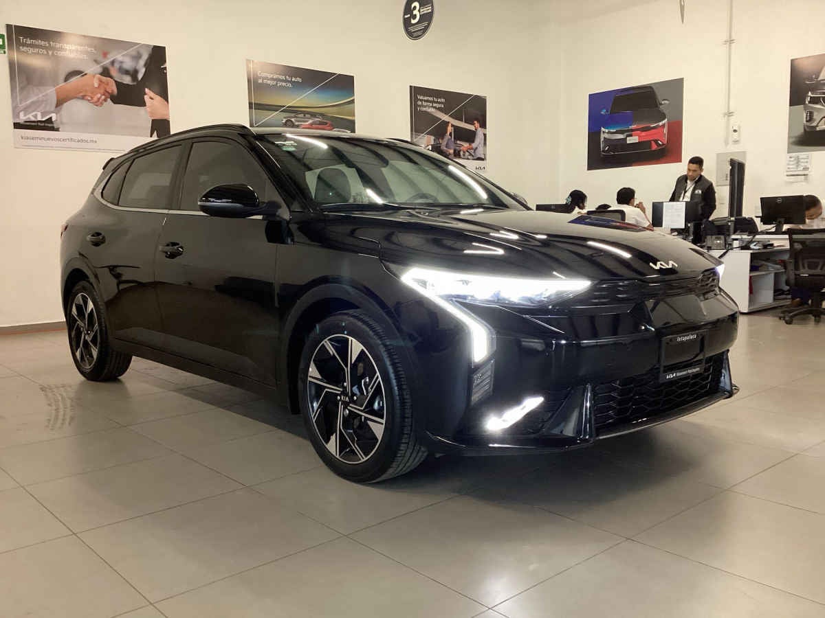 2024 Kia K3 4p GT Line L4/2.0 Aut