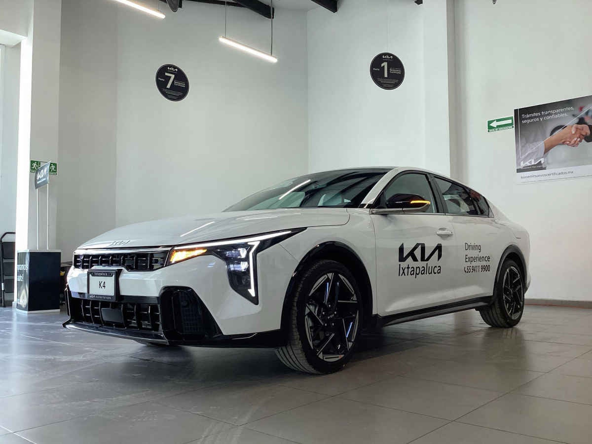 2027 Kia K4 4p GT Line L4/2.0 Aut