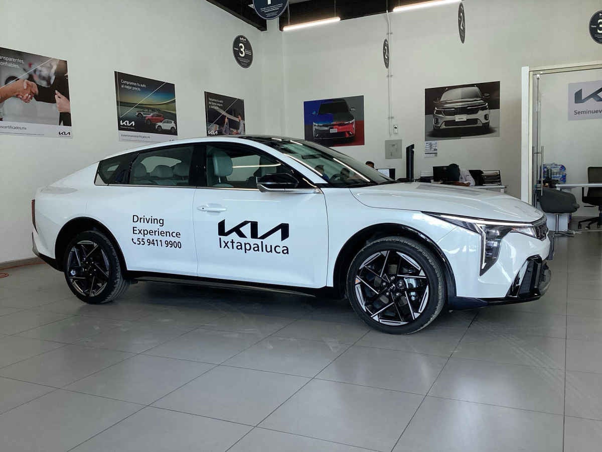 2027 Kia K4 4p GT Line L4/2.0 Aut