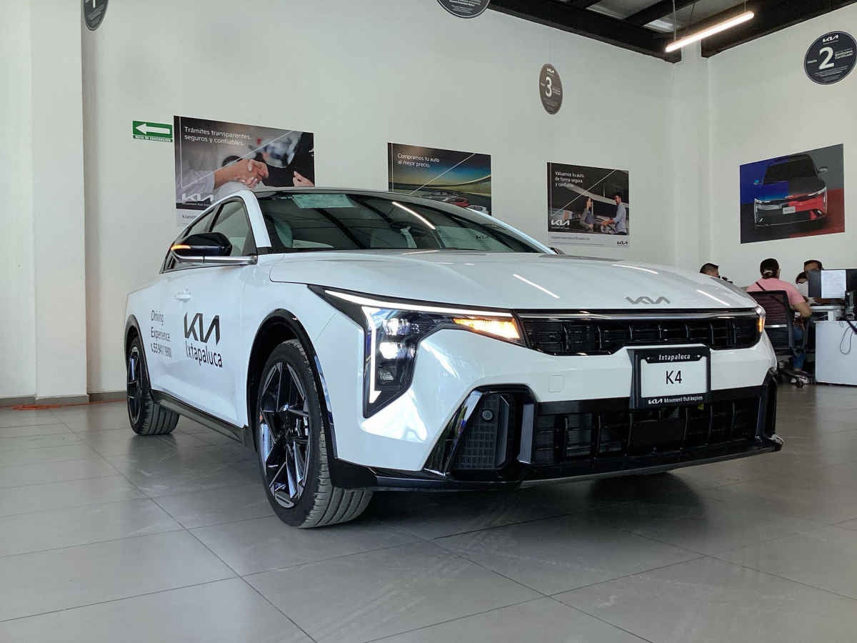 2027 Kia K4 4p GT Line L4/2.0 Aut