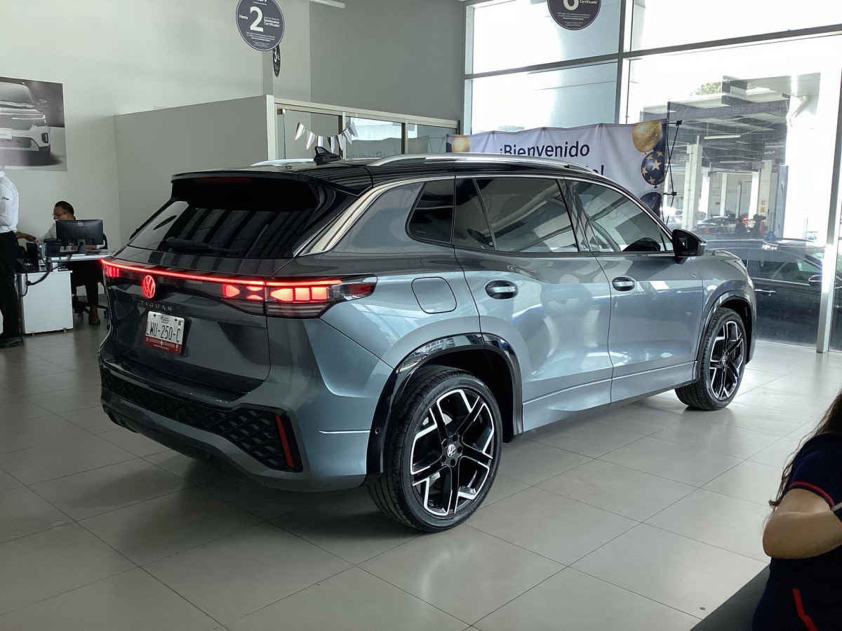 2025 Volkswagen Tiguan 5p R-Line L4/1.4/T Aut