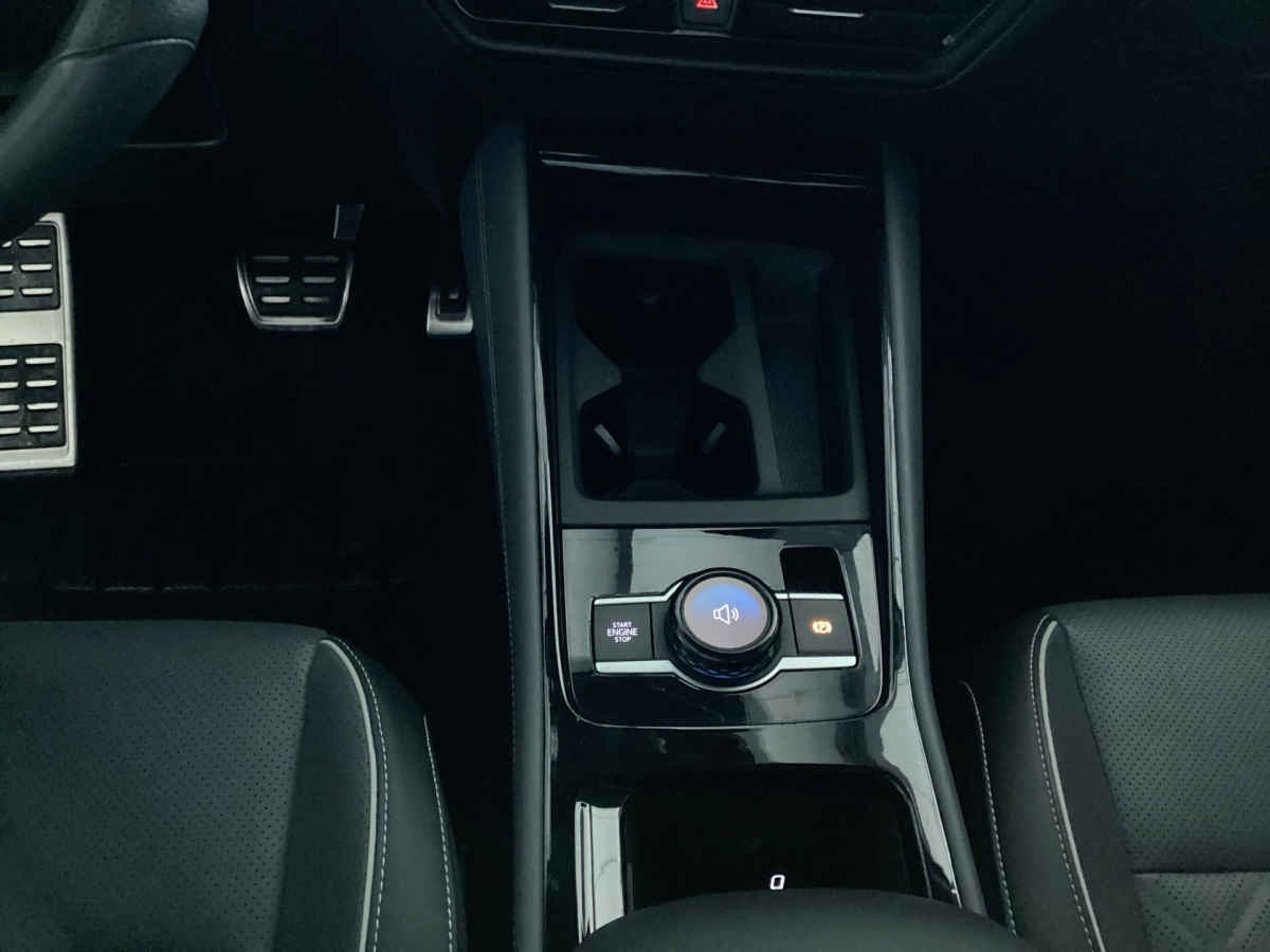2025 Volkswagen Tiguan 5p R-Line L4/1.4/T Aut