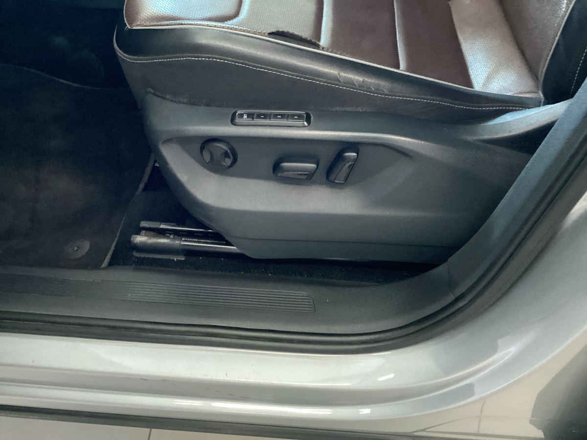 2022 Volkswagen Tiguan 5p R-Line L4/1.4/T Aut