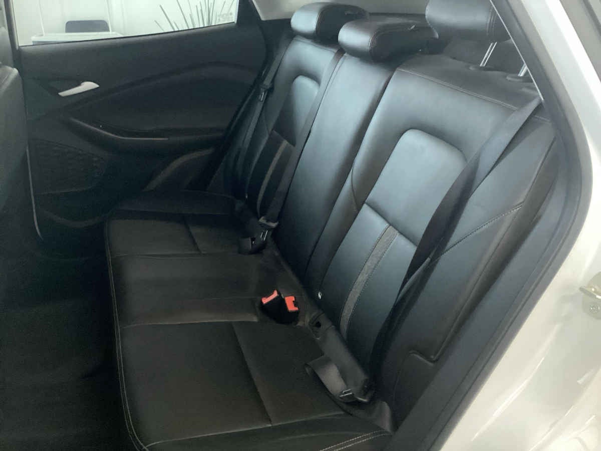 2025 Chevrolet Tracker 5p LT L3/1.2/T Aut