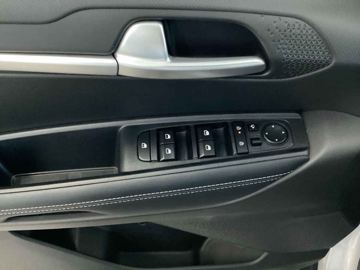 2027 Kia Sonet 5p SX L4/1.5 Aut