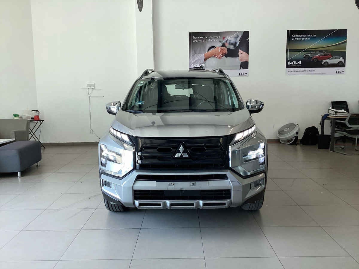 2024 Mitsubishi Xpander 5p Cross L4/1.5 Aut