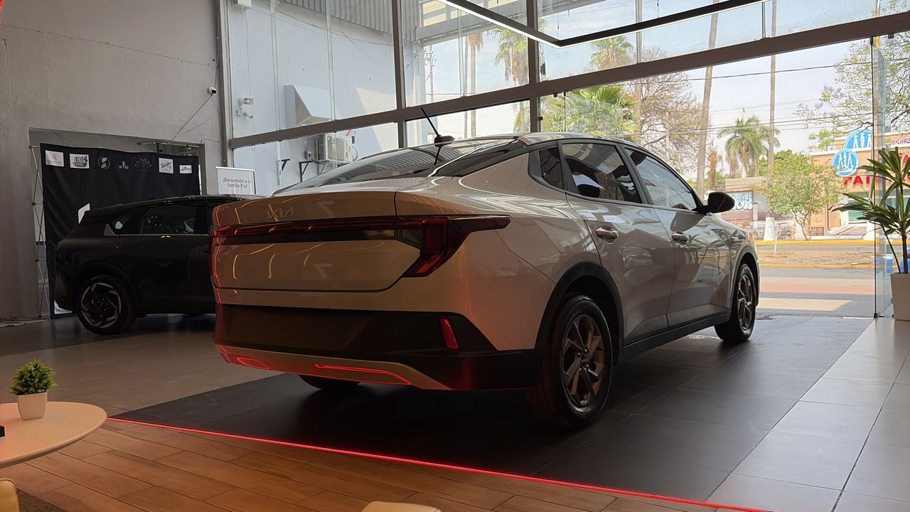 2024 Kia K3 4p LX L4/1.6 Man