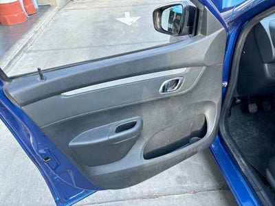 2024 Renault Kwid 1.0 Outsider Mt