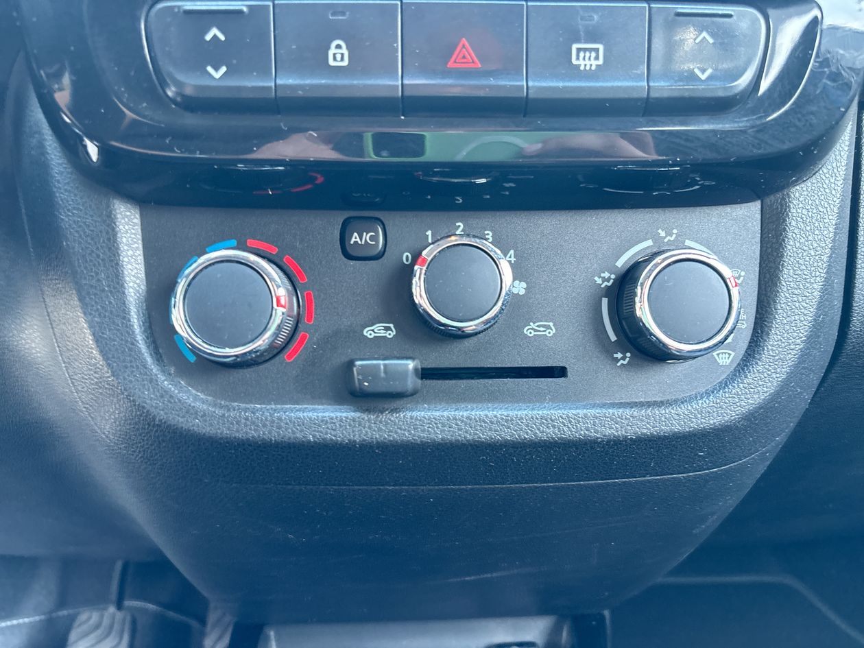 2024 Renault Kwid 1.0 Outsider Mt