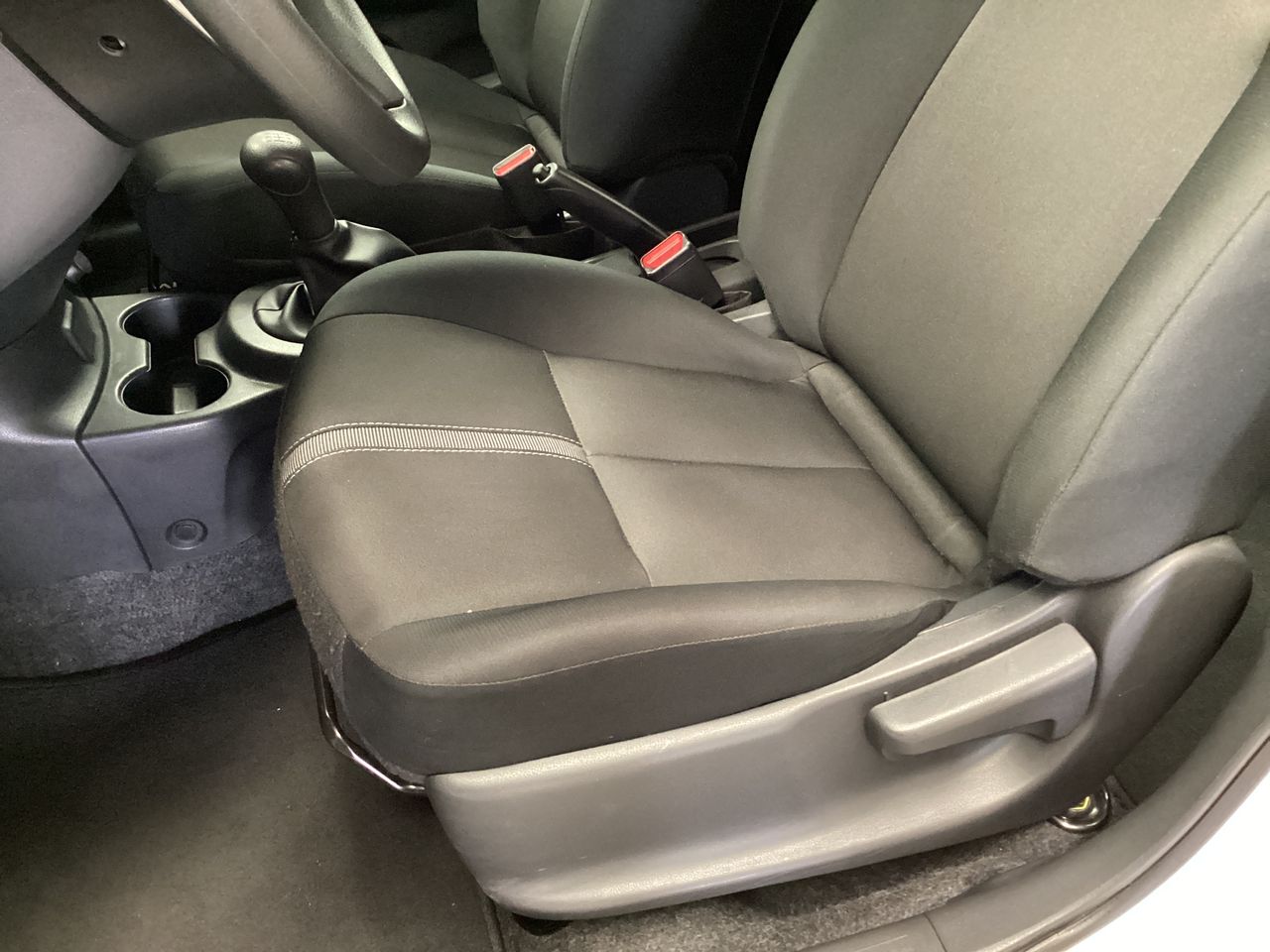 2025 Nissan V-Drive 1.6 A/C Mt