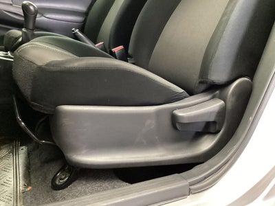 2025 Nissan V-Drive 1.6 A/C Mt