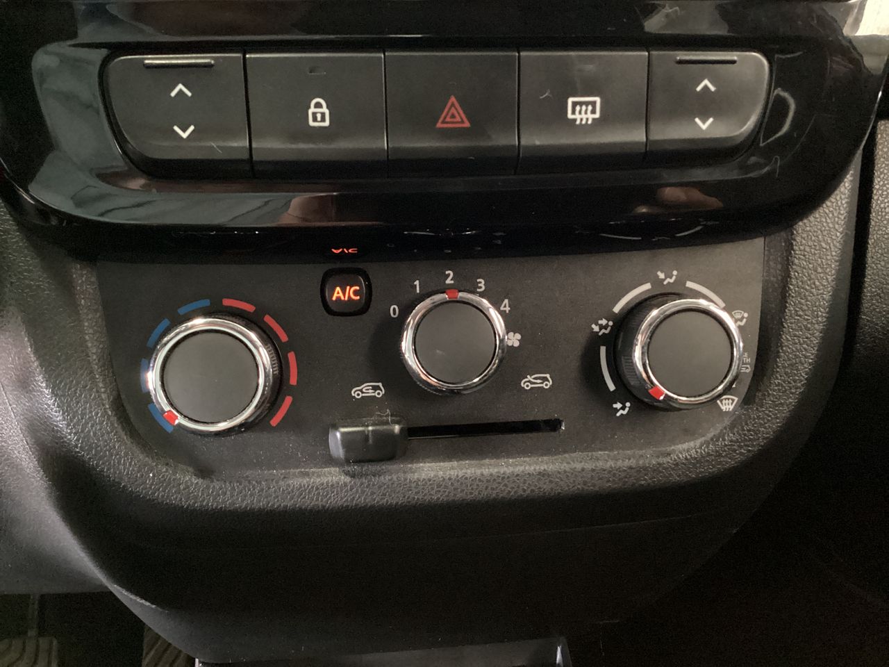 2025 Renault Kwid 1.0 Iconic Mt
