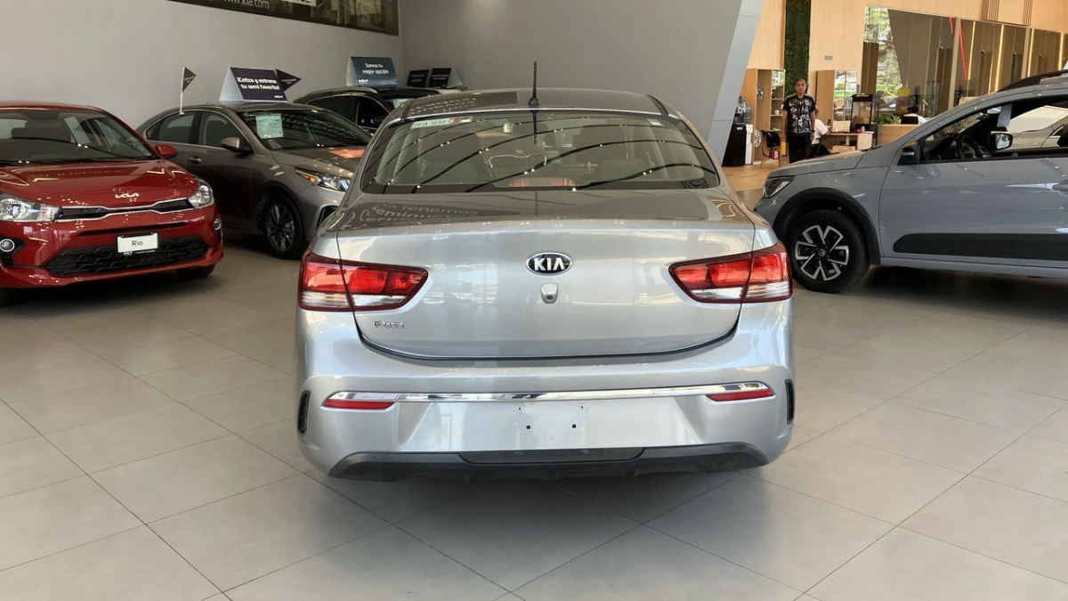 2021 Kia KIA RIO SEDAN 4p LX L4/1.6 Man