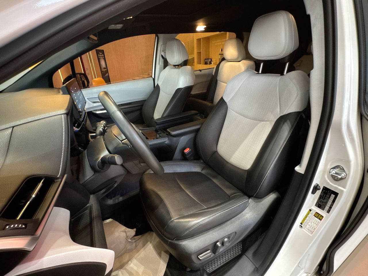 2025 Toyota Sienna 5p XSE HEV L4/2.5 Aut