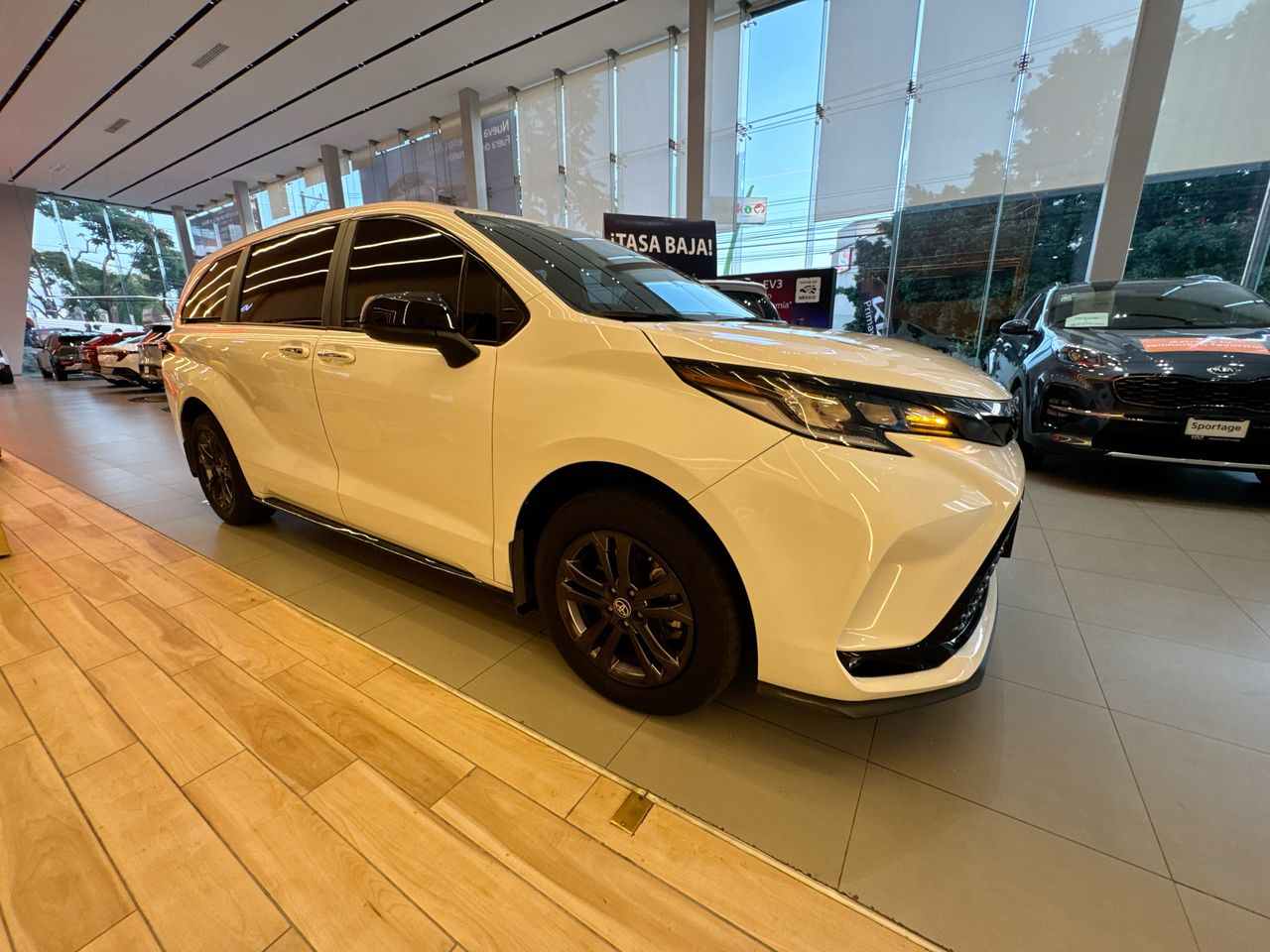 2025 Toyota Sienna 5p XSE HEV L4/2.5 Aut