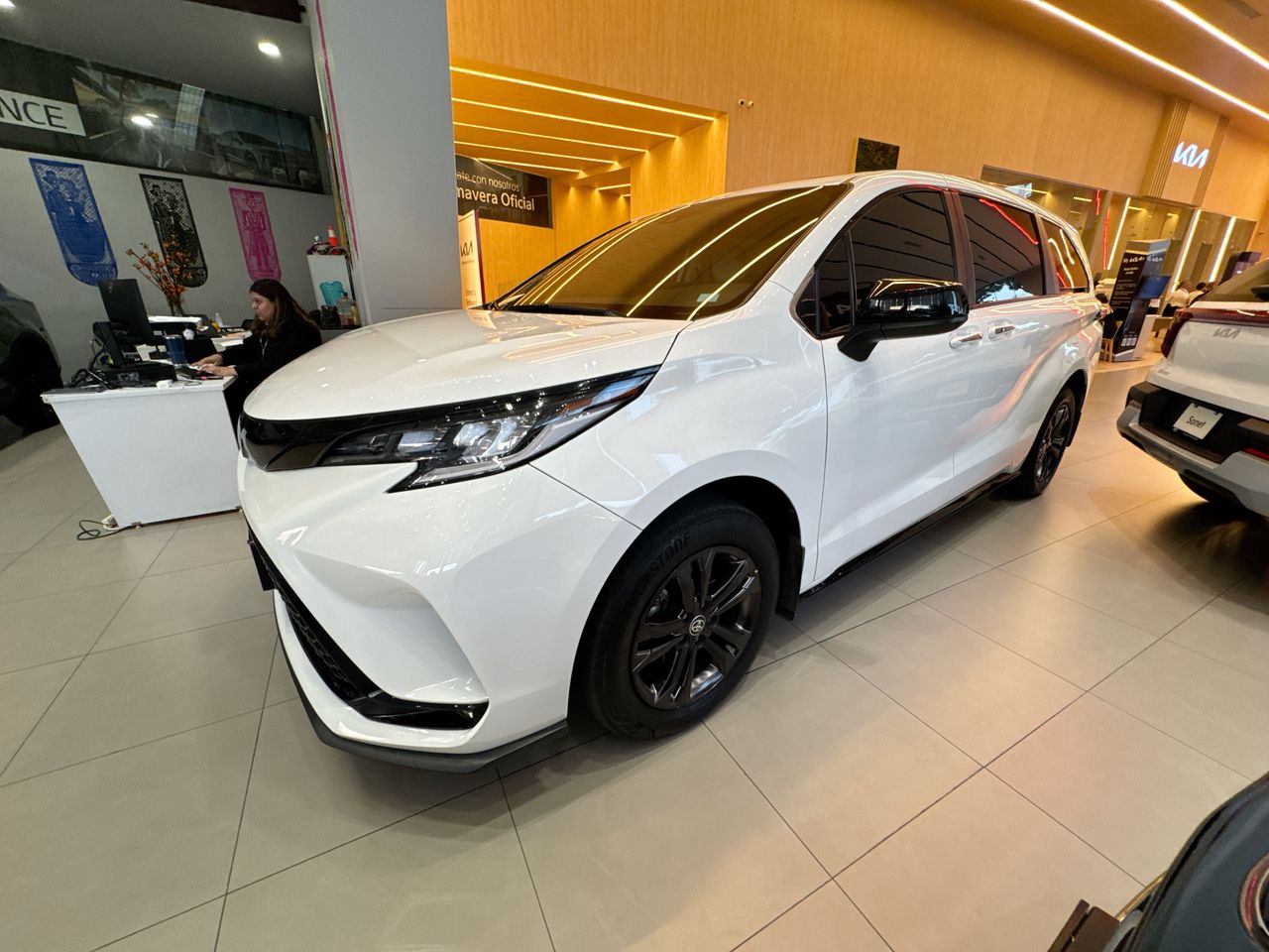 2025 Toyota Sienna 5p XSE HEV L4/2.5 Aut