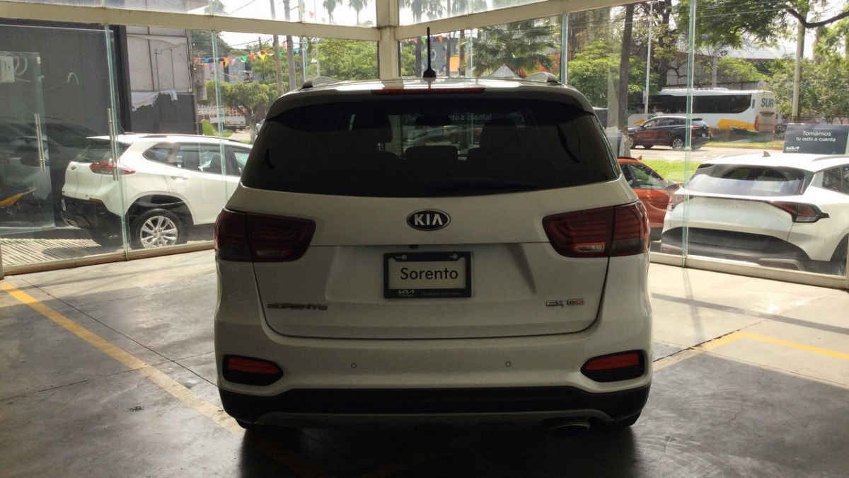 2019 Kia Sorento 5p EX L4 TA 6Vel Piel 7 pas. RA-18"