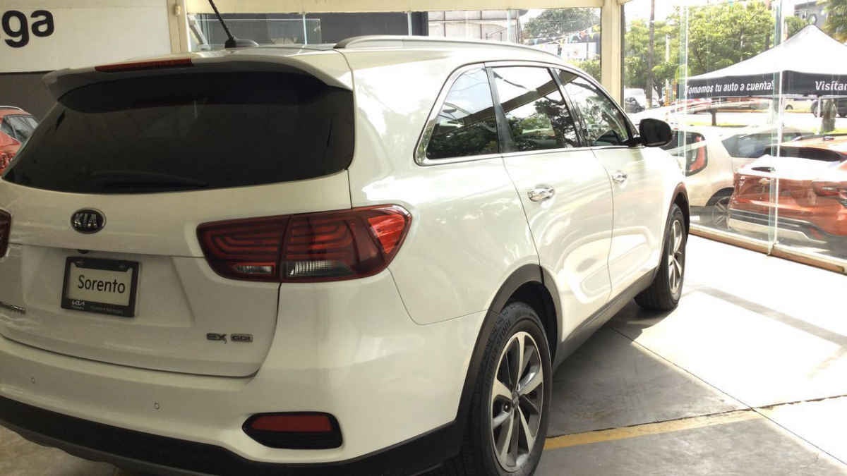 2019 Kia Sorento 5p EX L4 TA 6Vel Piel 7 pas. RA-18"