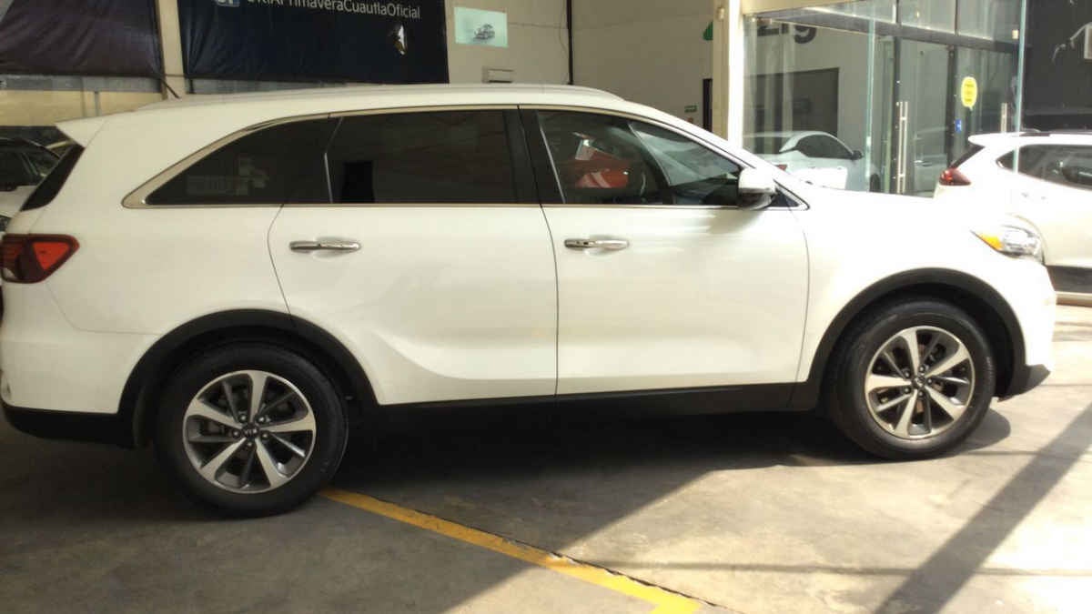 2019 Kia Sorento 5p EX L4 TA 6Vel Piel 7 pas. RA-18"