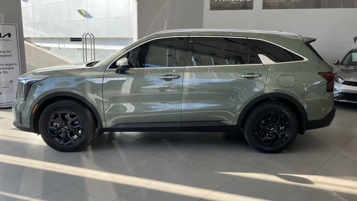 2025 Kia Sorento 5p SXL L4/2.5/T Aut
