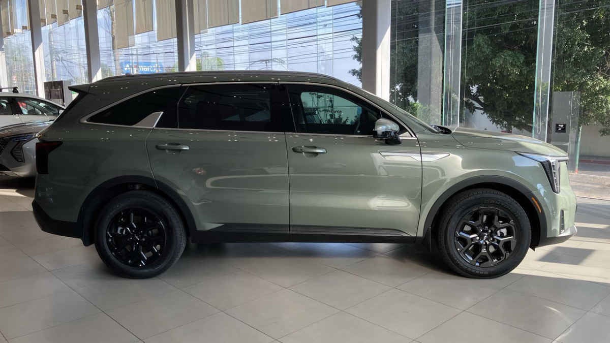 2025 Kia Sorento 5p SXL L4/2.5/T Aut