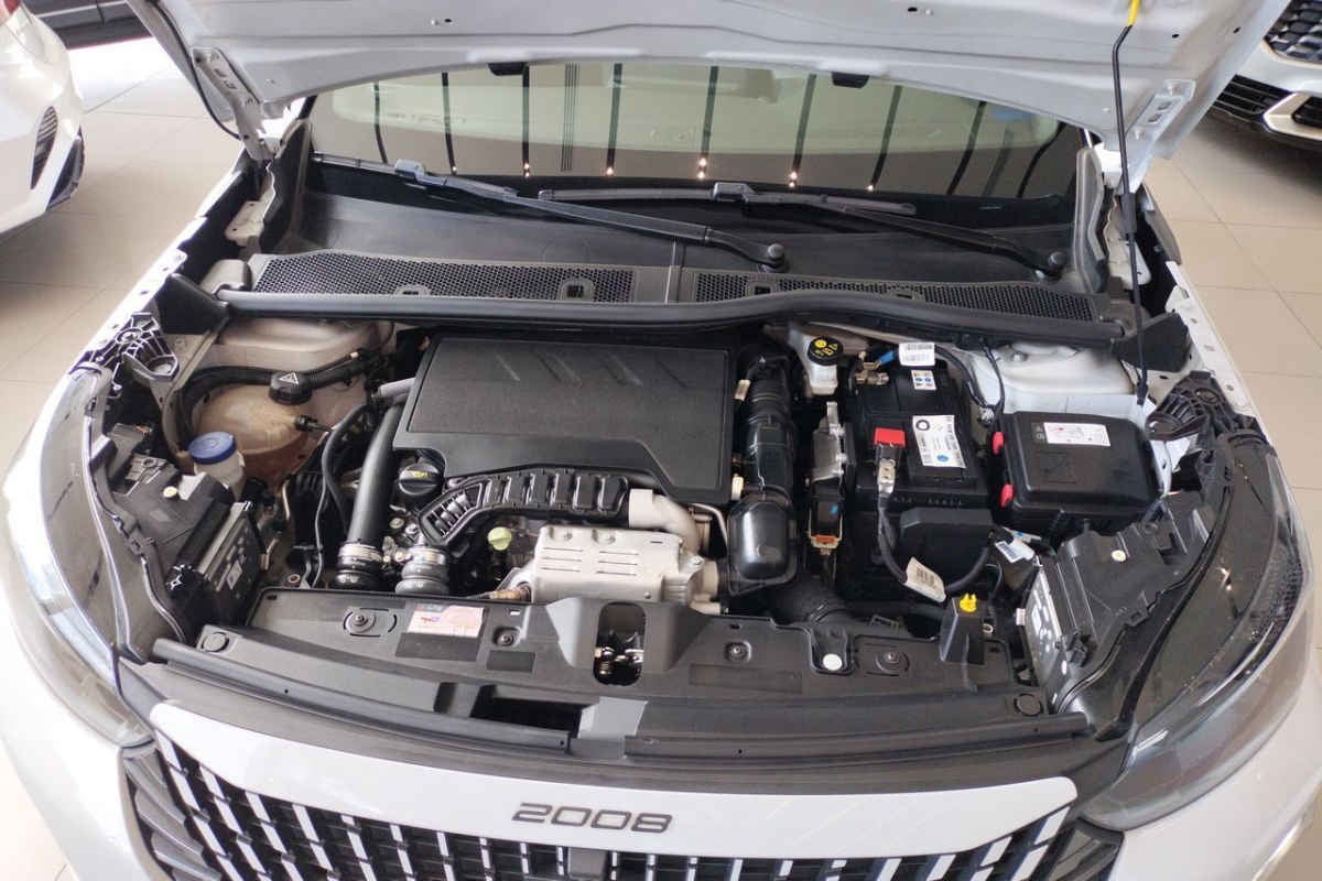 2025 Peugeot 2008 5p GT Pure Tech L3/1.2/T Aut